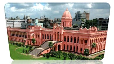 আহসান মঞ্জিল, ঢাকার নবাব পরিবারের ঐতিহাসিক প্রাসাদ এবং বর্তমান জাদুঘর।